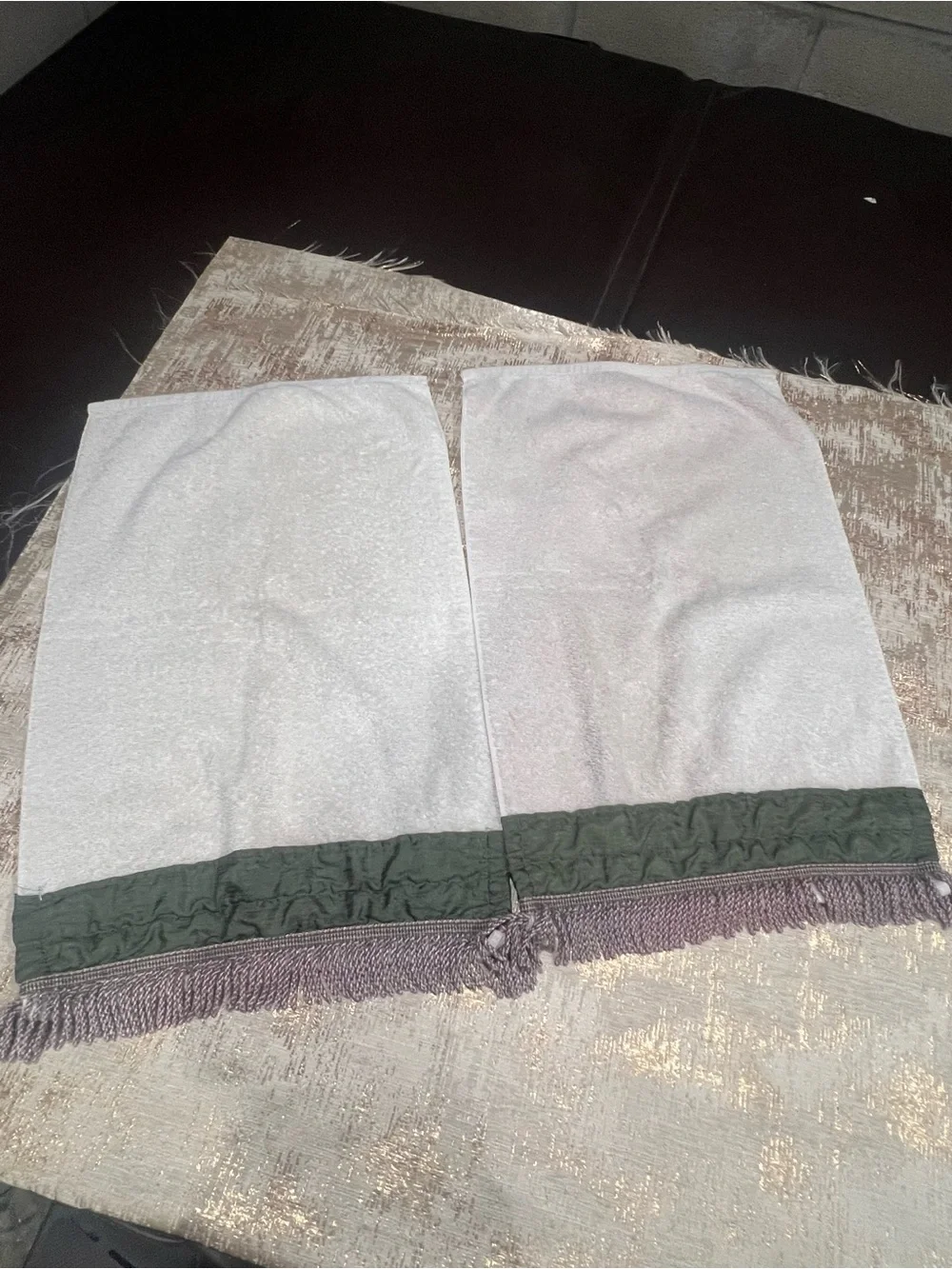 Croscill 100% Cotton Hand Towels 16x28 White/Green/Gray Fringed Set of 2